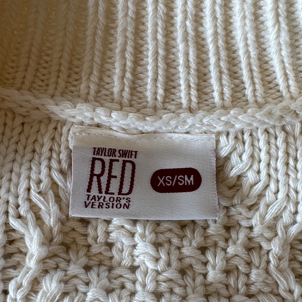 Taylor Swift official RED Cardigan - Picture 4 of 7
